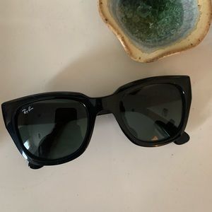 Ray Ban style RB4178 Cat Eye